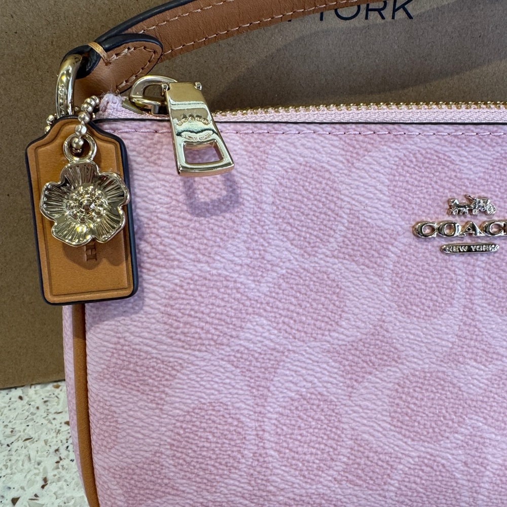 Coach Powder Pink 2026 - Picture 4 of 6
